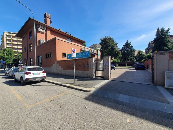 locale commerciale in affitto a Torino in zona Santa Rita
