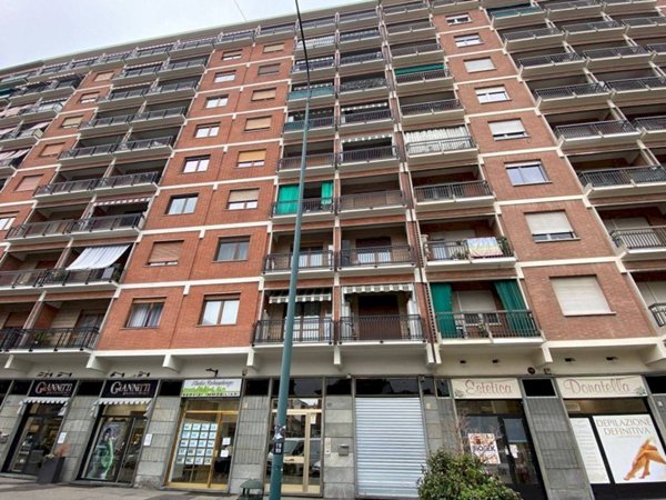 negozio in affitto a Torino in zona Rebaudengo