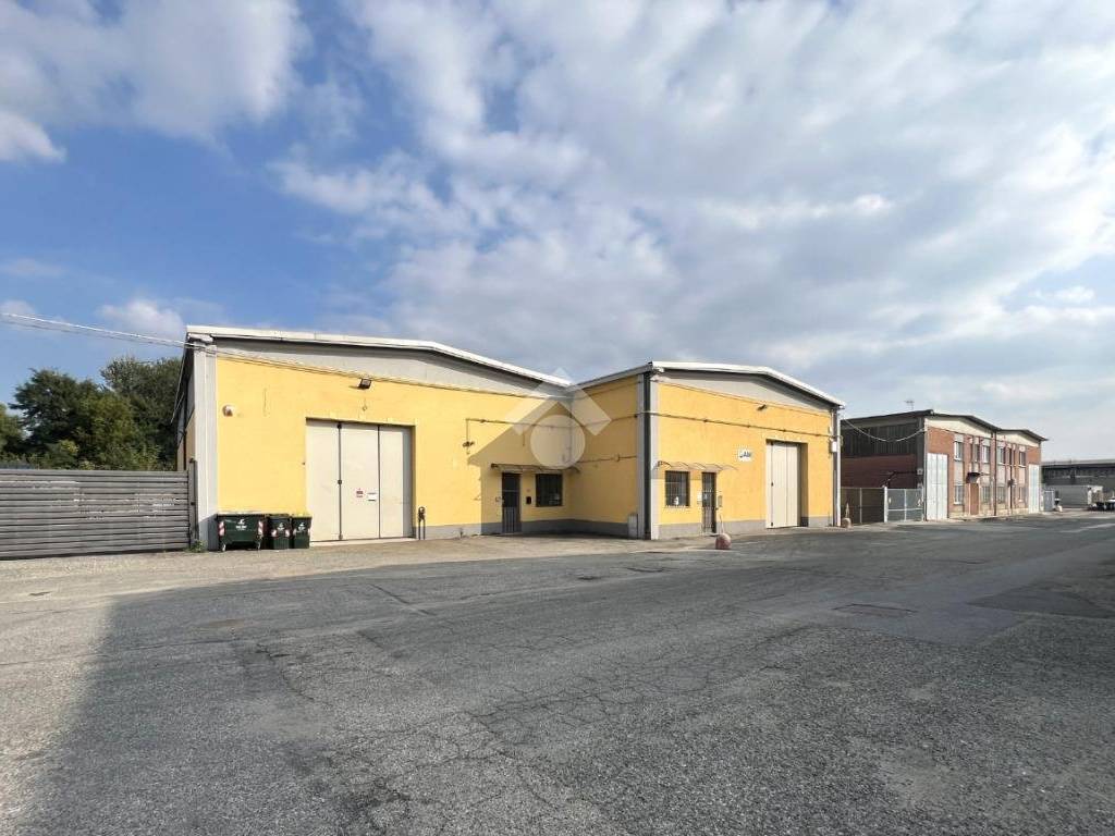 locale commerciale in affitto a Torino in zona Falchera