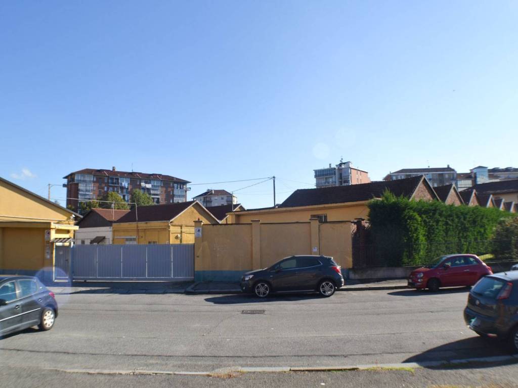 locale commerciale in affitto a Torino in zona Madonna di Campagna