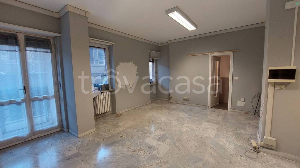 locale commerciale in affitto a Torino in zona Parella