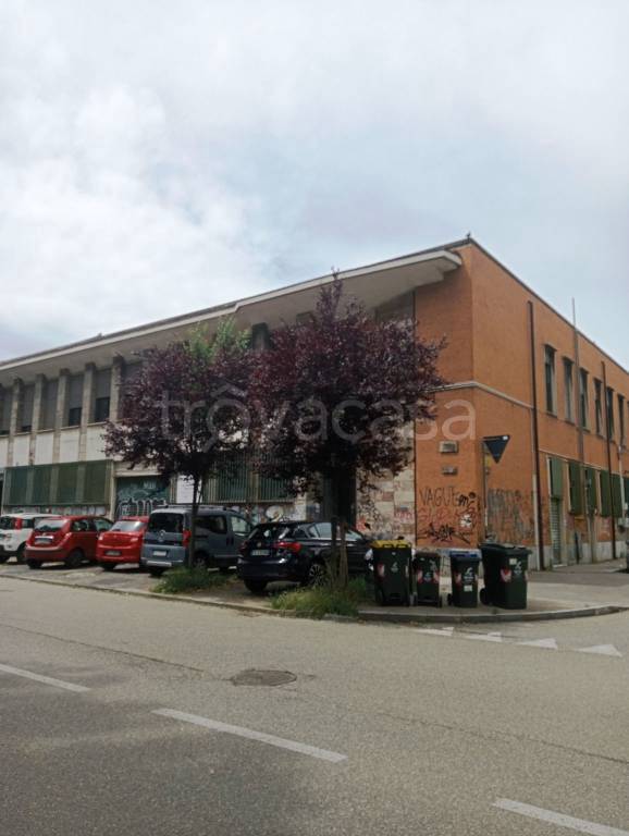 negozio in affitto a Torino in zona Regio Parco