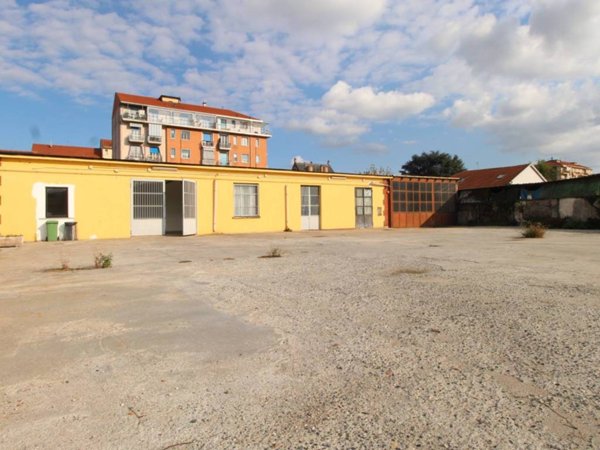 locale commerciale in affitto a Torino in zona Parella