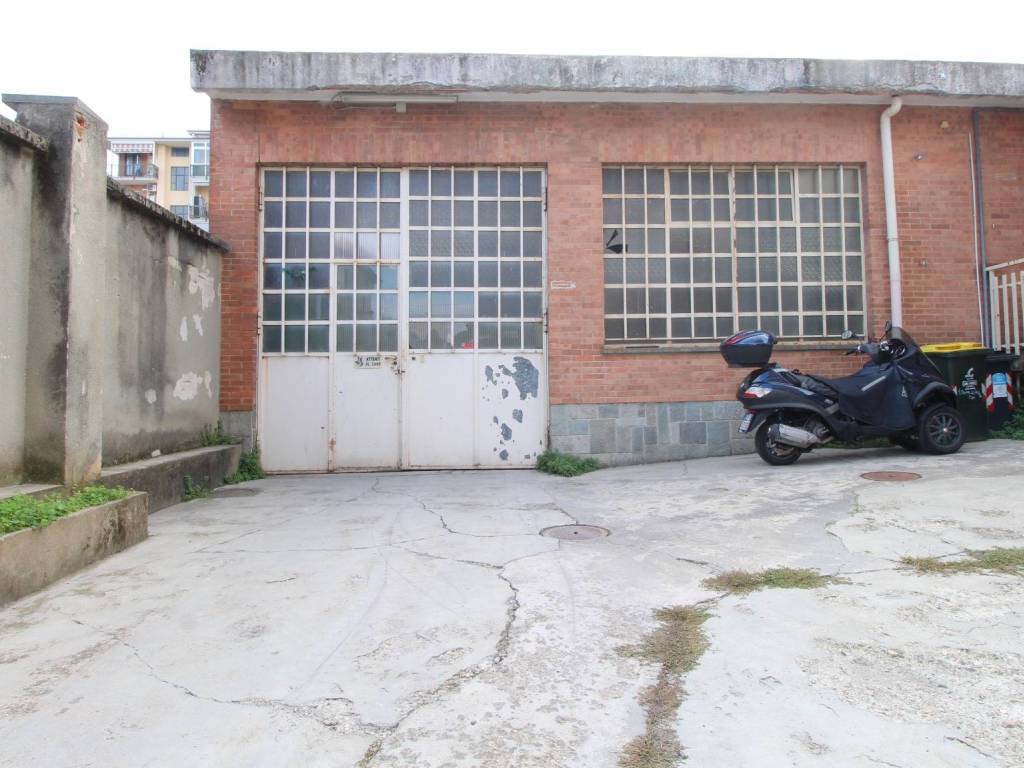 locale commerciale in affitto a Torino in zona Parella