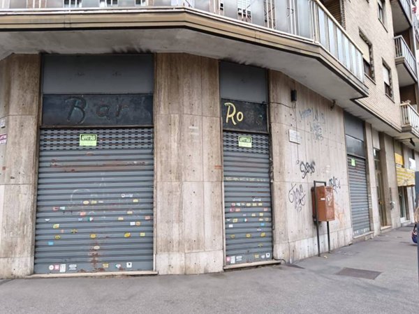 negozio in affitto a Torino in zona Lingotto