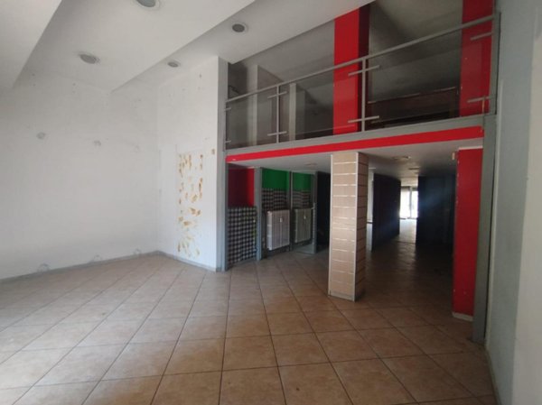 negozio in affitto a Torino in zona Parella