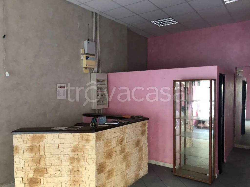 negozio in affitto a Torino in zona Rebaudengo