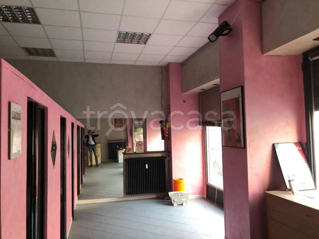 negozio in affitto a Torino in zona Rebaudengo