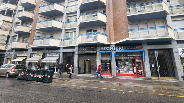negozio in affitto a Torino in zona Parella