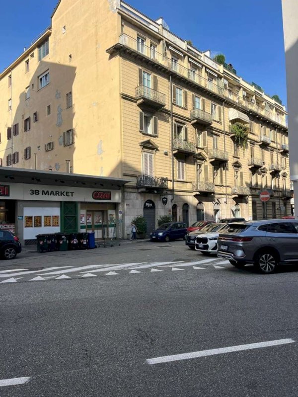negozio in affitto a Torino in zona Cit Turin