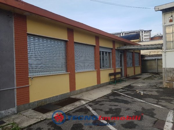 locale commerciale in affitto a Torino in zona Lucento