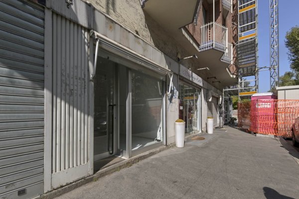 negozio in affitto a Torino in zona Parella