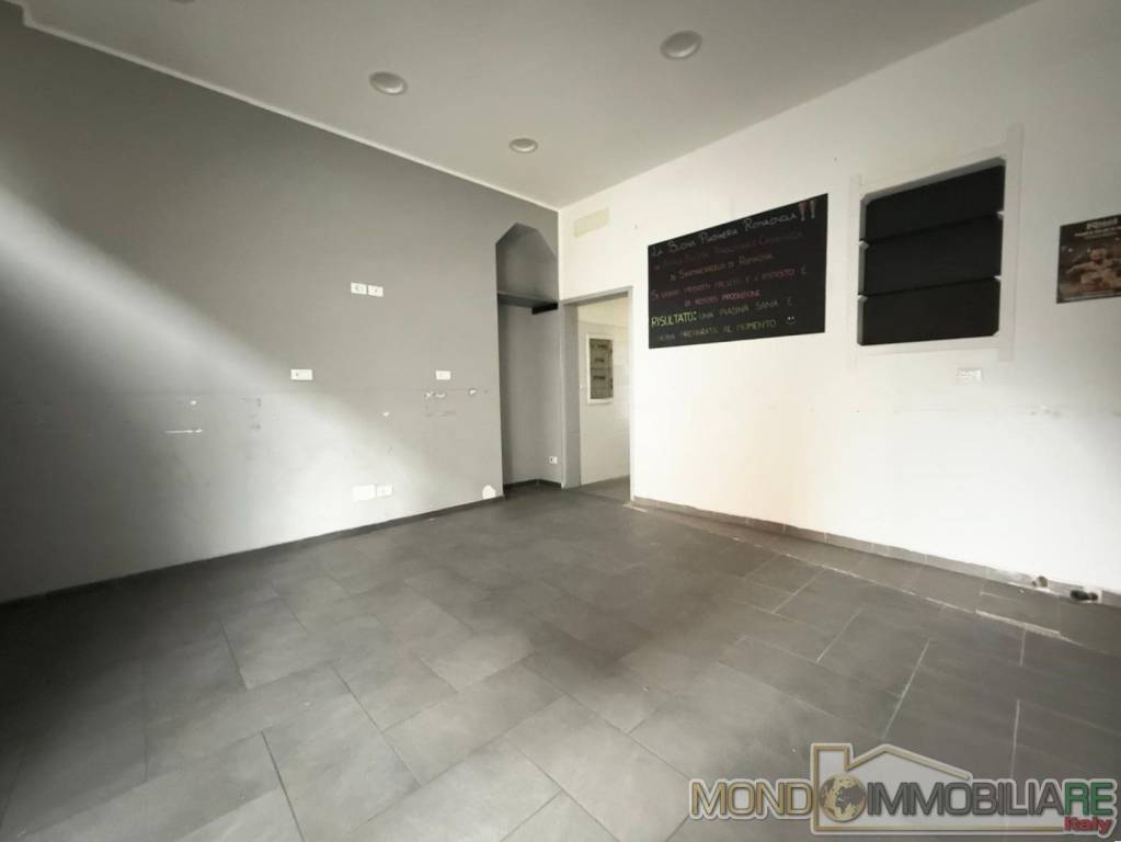 negozio in affitto a Torino in zona Lingotto