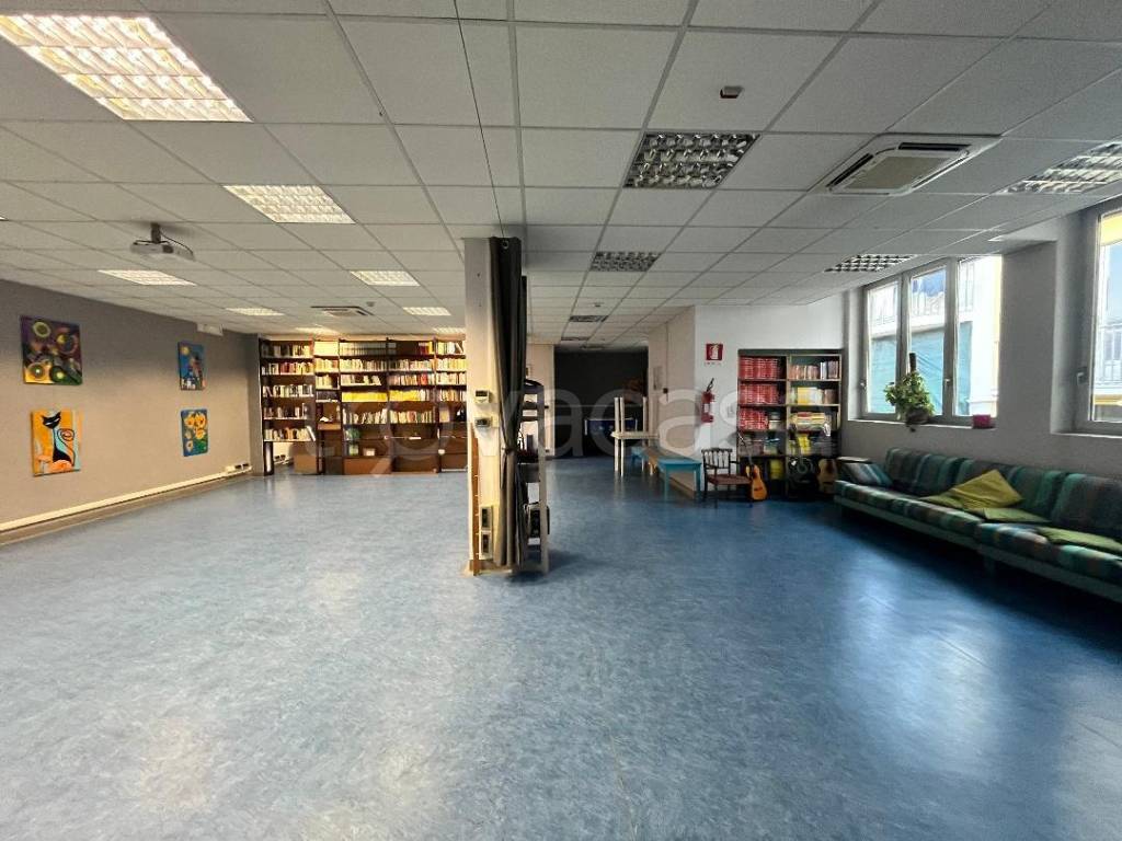 negozio in affitto a Torino in zona Lingotto