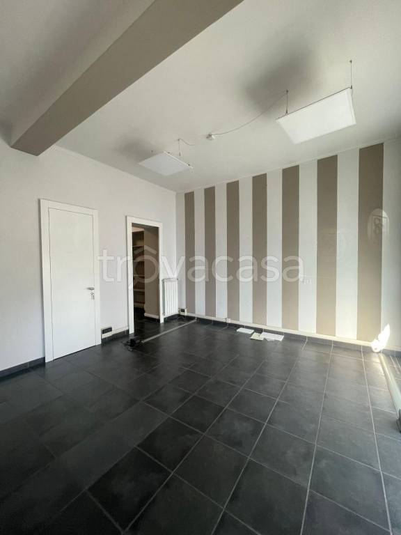 negozio in affitto a Torino in zona Borgo San Paolo