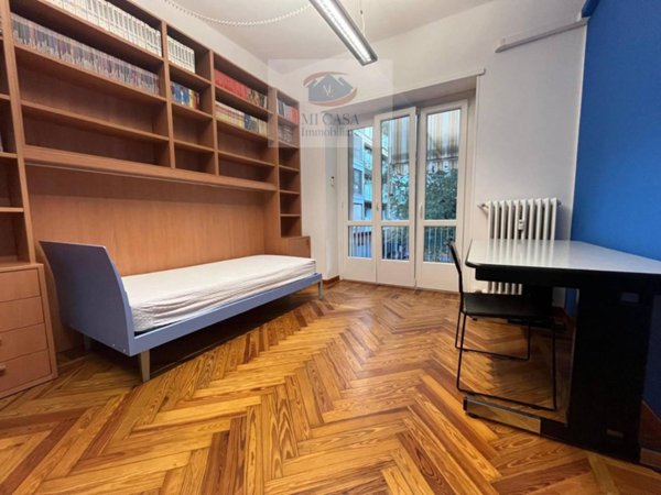 negozio in affitto a Torino in zona Cit Turin