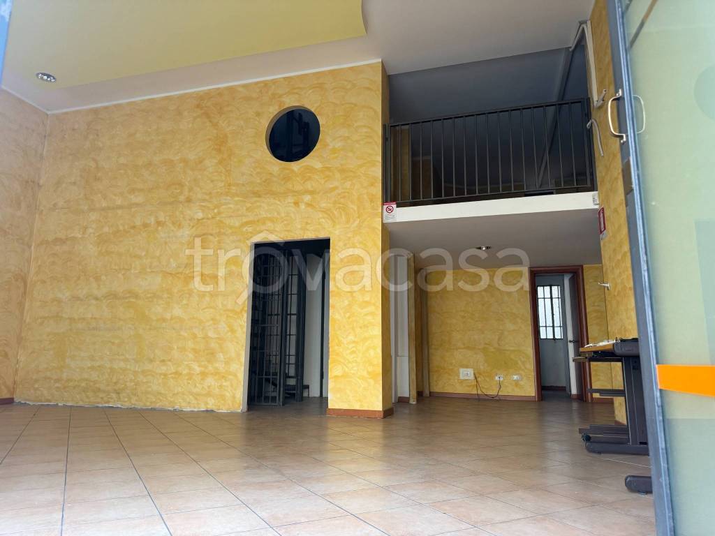 negozio in affitto a Torino in zona Cit Turin