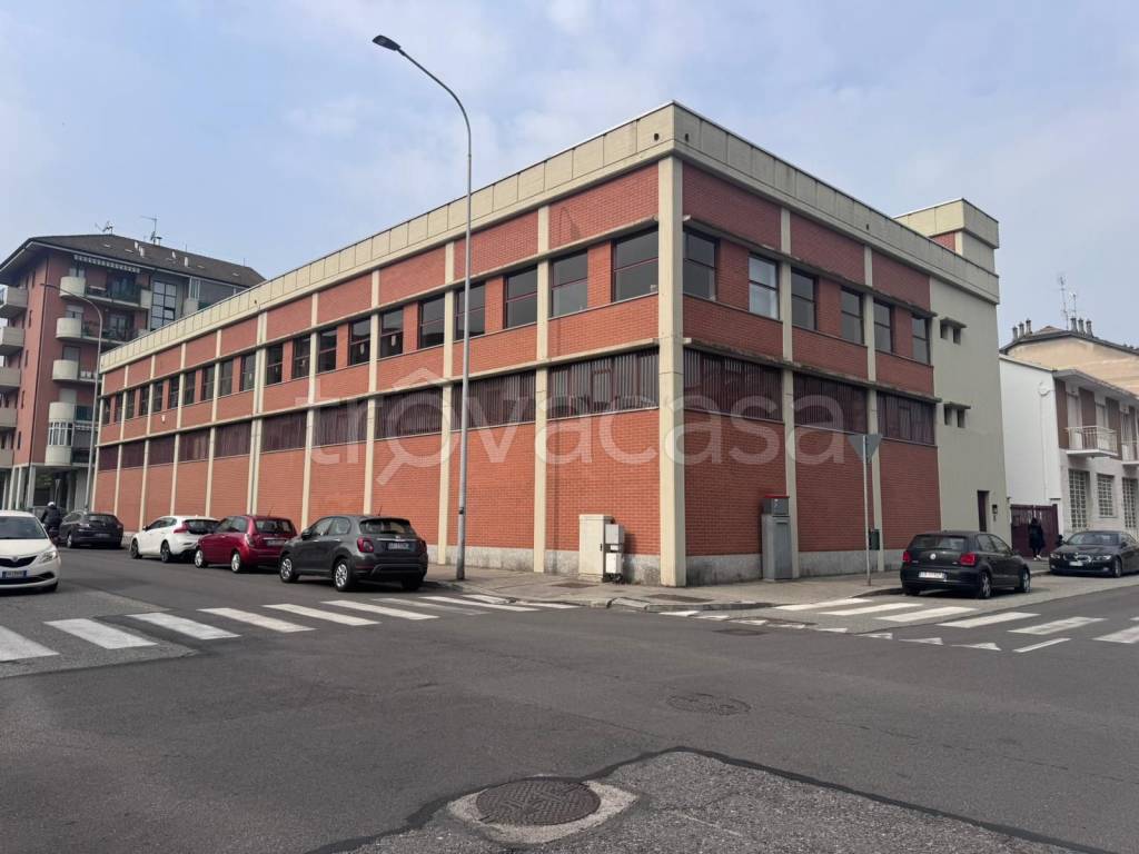 negozio in affitto a Torino in zona Madonna di Campagna