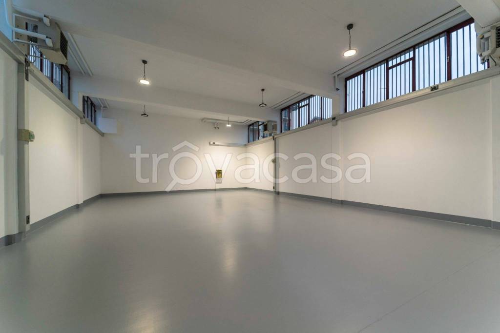 negozio in affitto a Torino in zona Madonna di Campagna