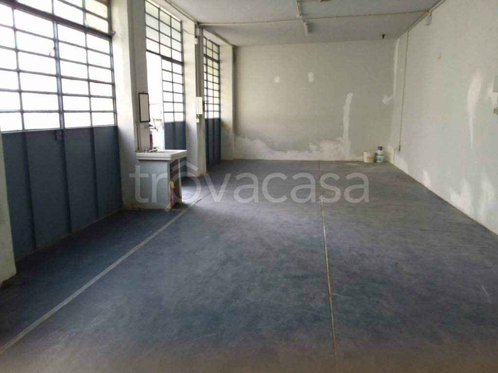 locale commerciale in affitto a Torino in zona Parella