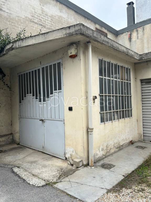 locale commerciale in affitto a Torino in zona Mirafiori Sud