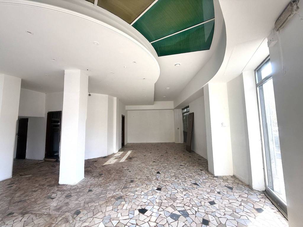 negozio in affitto a Torino in zona Lingotto