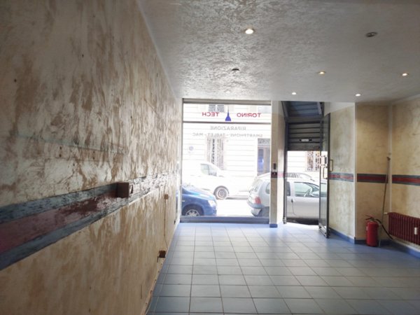 locale commerciale in affitto a Torino in zona Cit Turin