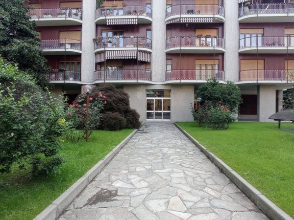 negozio in affitto a Torino in zona Lingotto