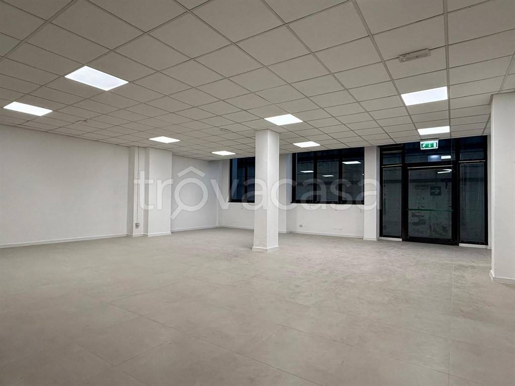 locale commerciale in affitto a Torino in zona Lucento