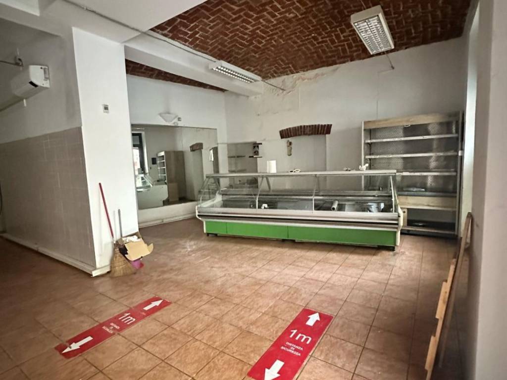 negozio in affitto a Torino in zona Lingotto