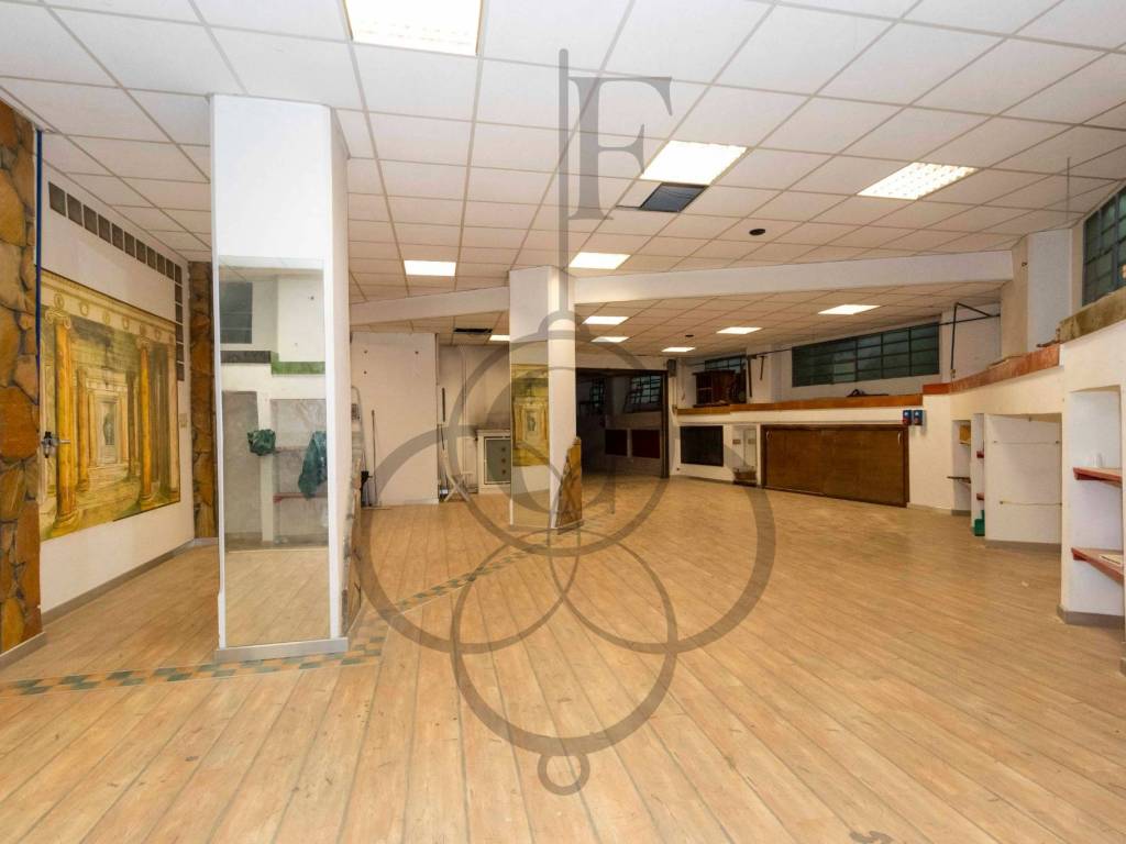 negozio in affitto a Torino in zona Aurora