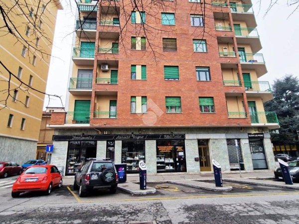 negozio in affitto a Torino in zona Parella