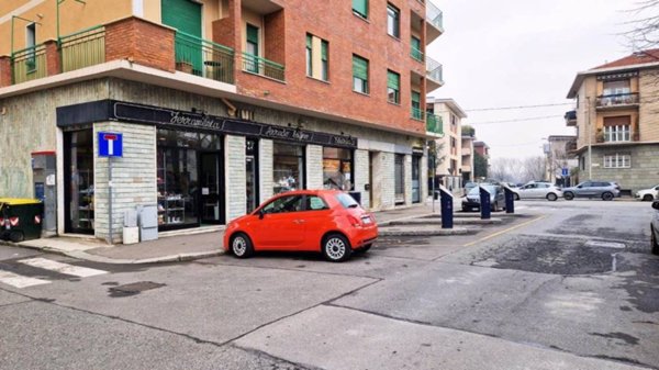 negozio in affitto a Torino in zona Parella