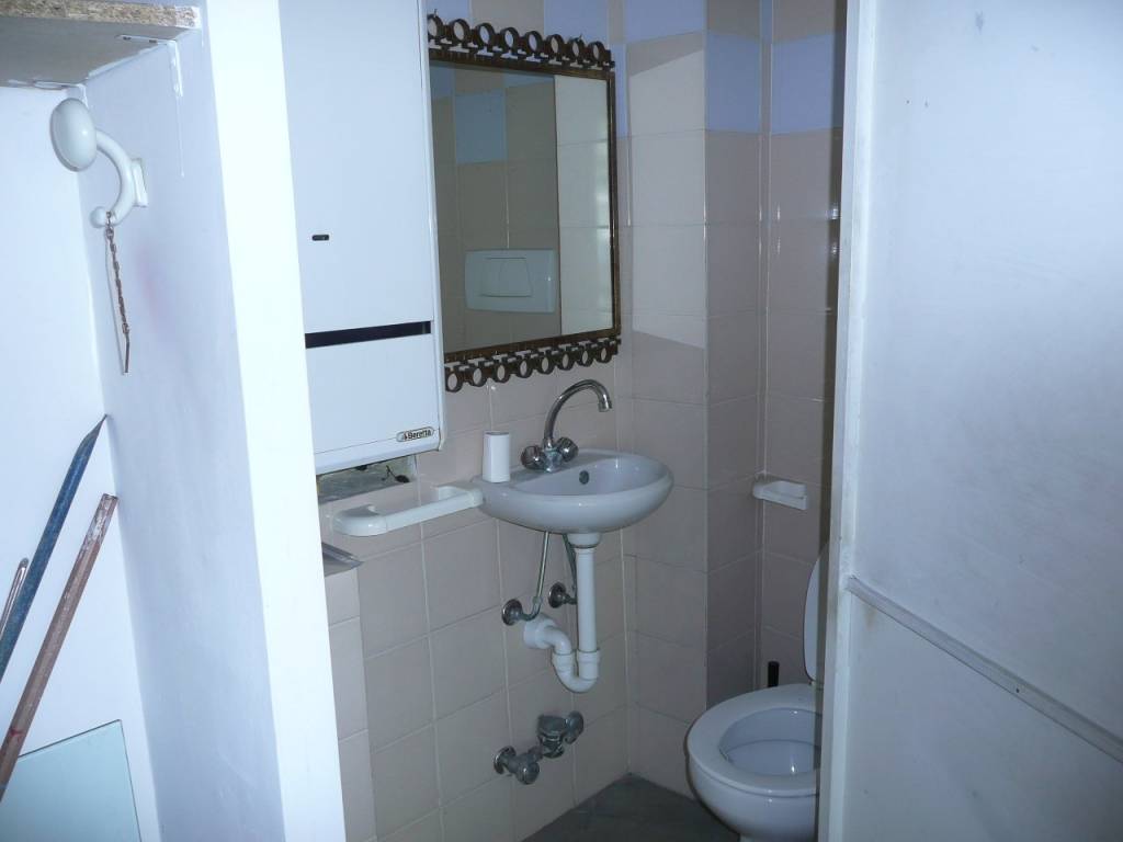 negozio in affitto a Torino in zona Vanchiglia