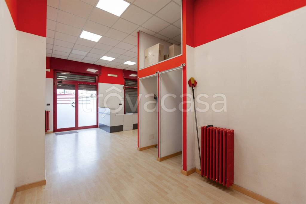 negozio in affitto a Torino in zona Falchera