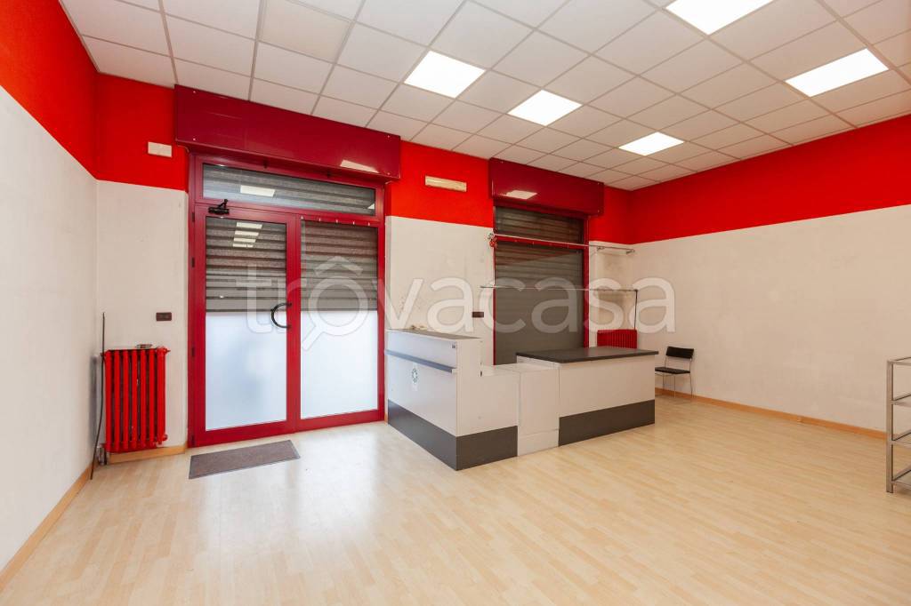 negozio in affitto a Torino in zona Falchera