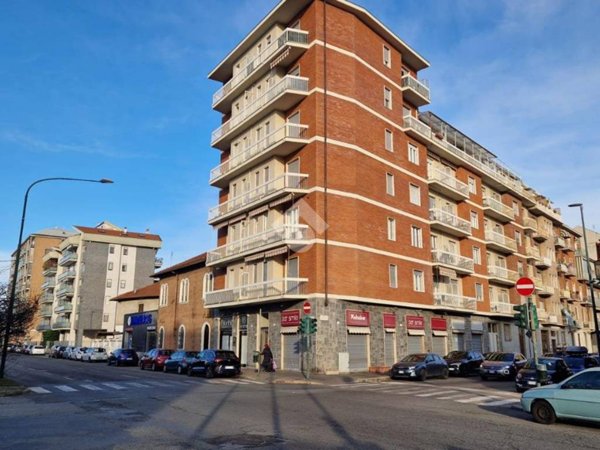 negozio in affitto a Torino in zona Pozzo Strada
