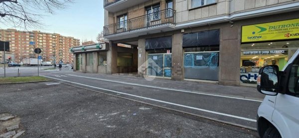 negozio in affitto a Torino in zona Mirafiori Nord