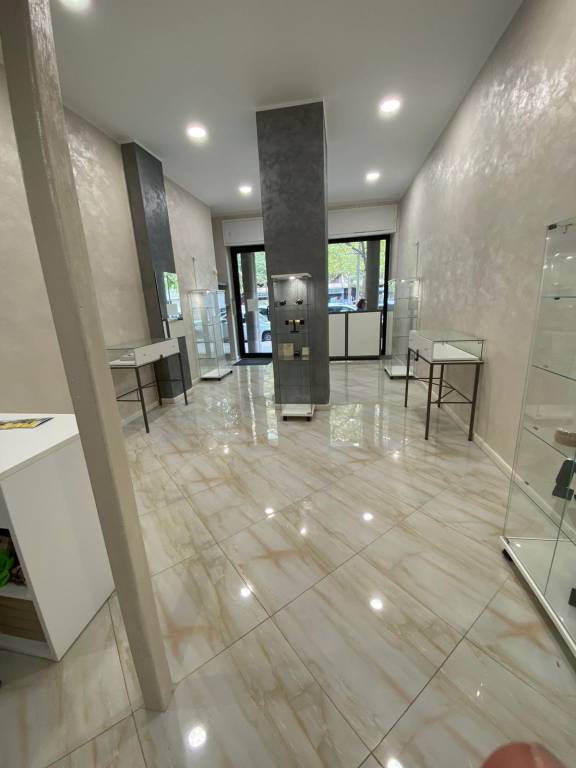 negozio in affitto a Torino in zona Mirafiori Nord