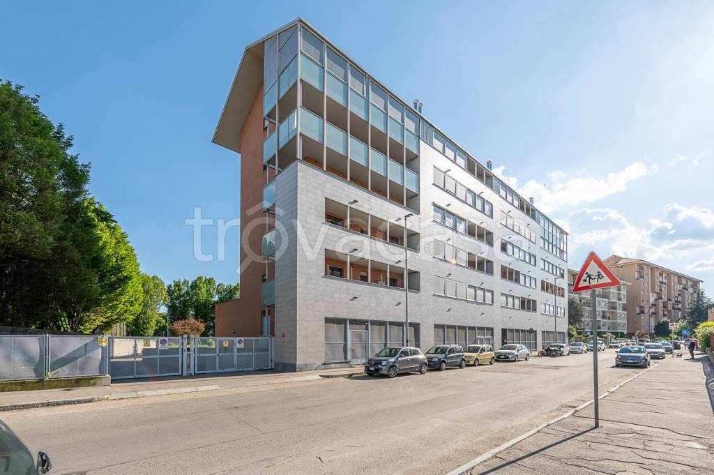 locale di sgombero in affitto a Torino in zona Barca