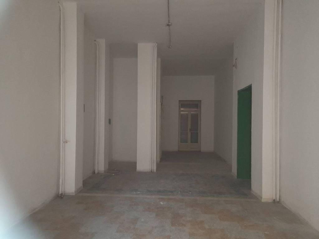 negozio in affitto a Torino in zona Cit Turin