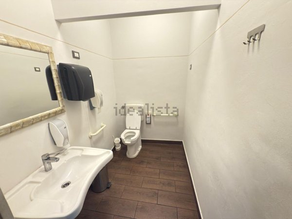 negozio in affitto a Torino in zona Cit Turin