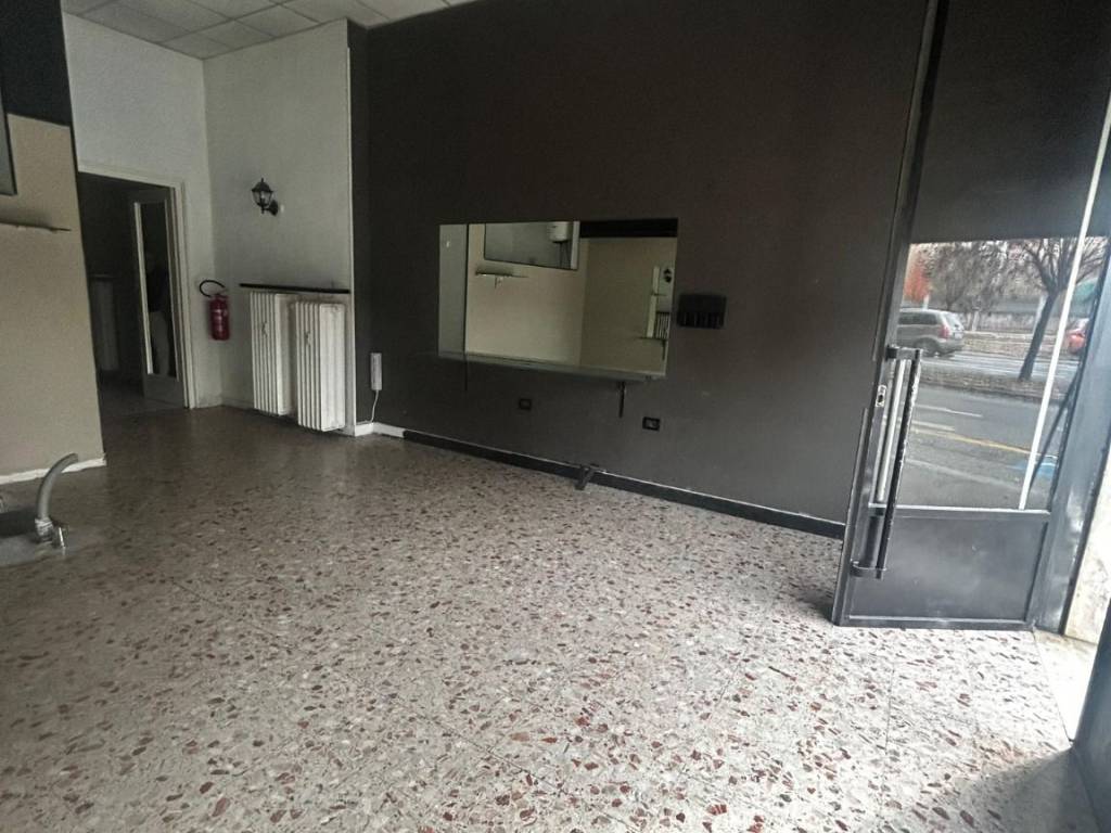 negozio in affitto a Torino in zona Mirafiori Nord