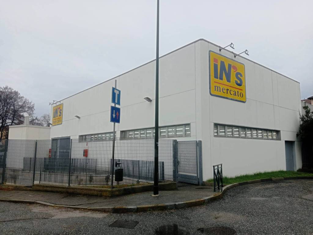 negozio in affitto a Torino in zona Barca