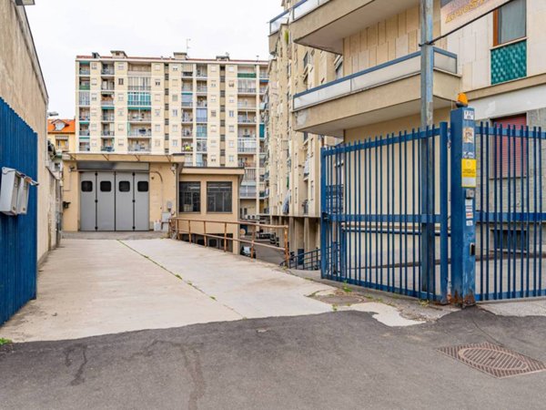 negozio in affitto a Torino in zona Pozzo Strada