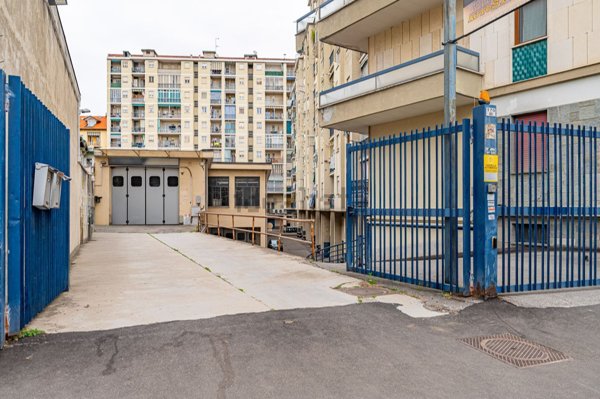 locale commerciale in affitto a Torino in zona Pozzo Strada