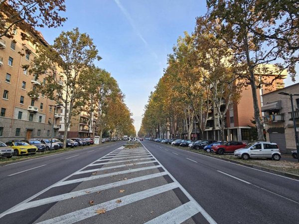 negozio in affitto a Torino in zona Parella