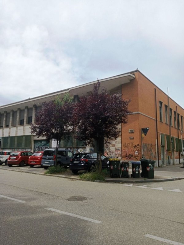 locale commerciale in affitto a Torino in zona Regio Parco