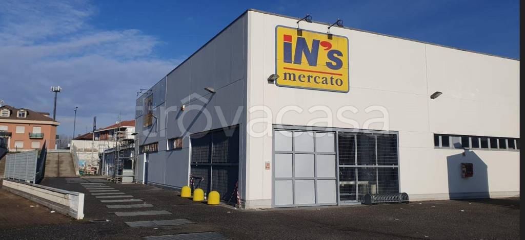 negozio in affitto a Torino in zona Falchera