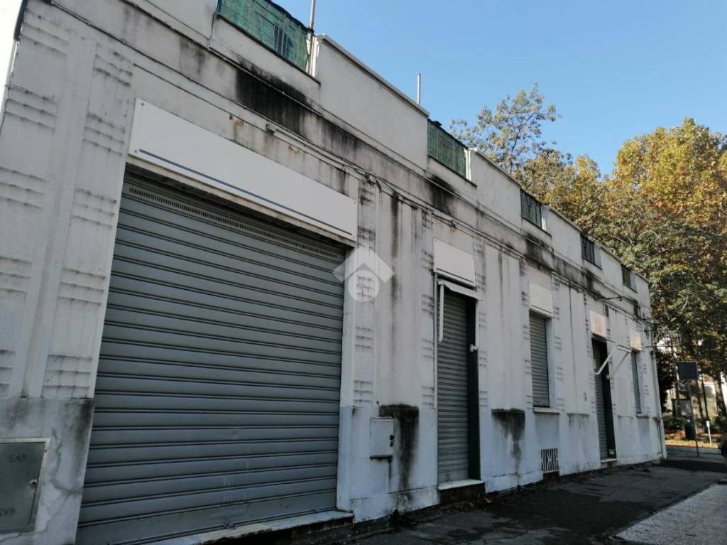 negozio in affitto a Torino in zona Mirafiori Nord